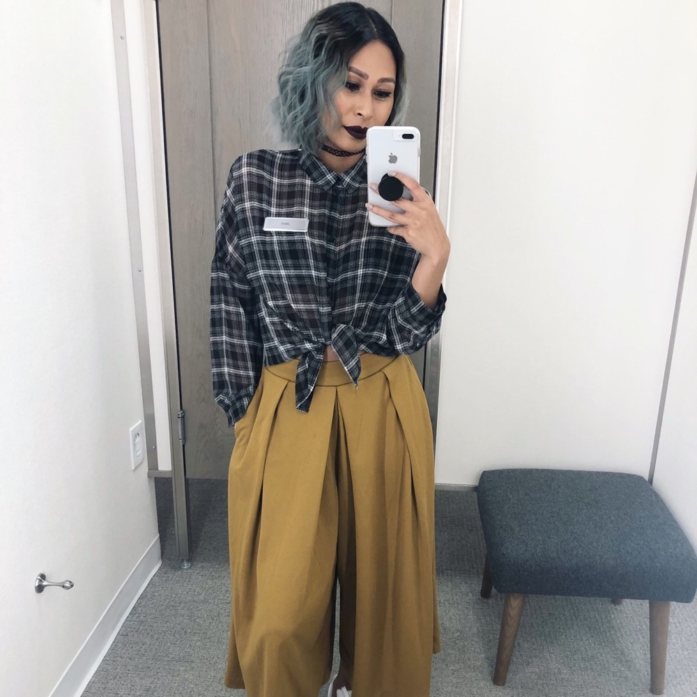Poly Button Front LS Top